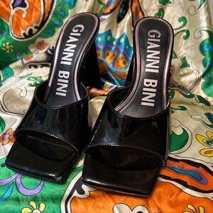 Women’s Gianni Bini Block Heel Mules